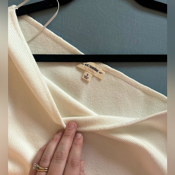 Single Sleeve Sweater - Picture 5 of 11